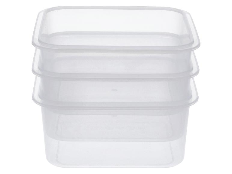 Drei gestapelte transparente Plastikbehälter