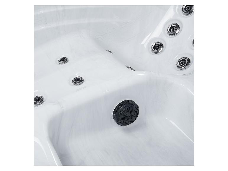 Innenansicht eines weißen Whirlpools mit mehreren Düsen und einer schwarzen Filterabdeckung.