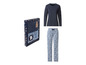 Ein Set mit einem blauen Langarmshirt und einer Pyjamahose mit Weihnachtsmotiv.
