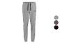 Graue Herren-Jogginghose mit schwarzem Kordelzug und kleinem schwarzem Logo am linken Oberschenkel.