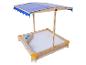 Holzsandkasten mit blauem Sonnendach und gelben Eckabdeckungen