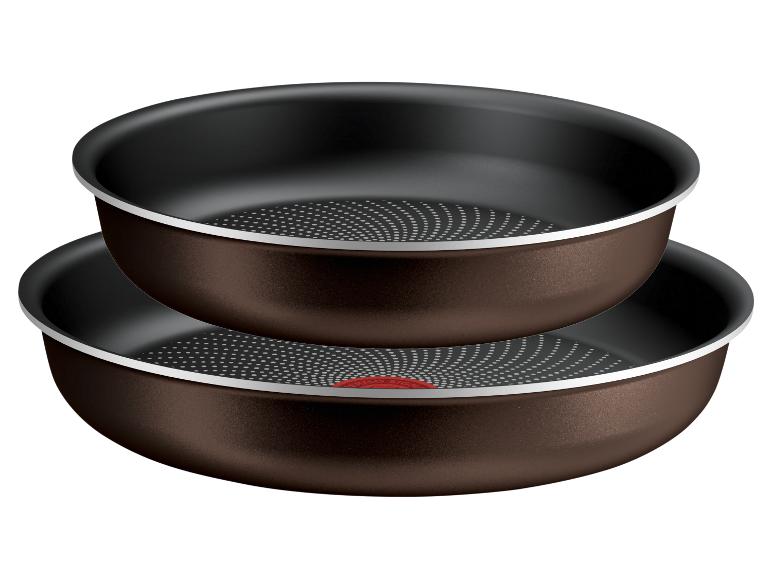 Set aus zwei Tefal Antihaftpfannen in Braun und Schwarz.