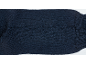 Nahaufnahme eines dunkelblauen Strickstoffs, möglicherweise einer Socke oder eines Pullovers