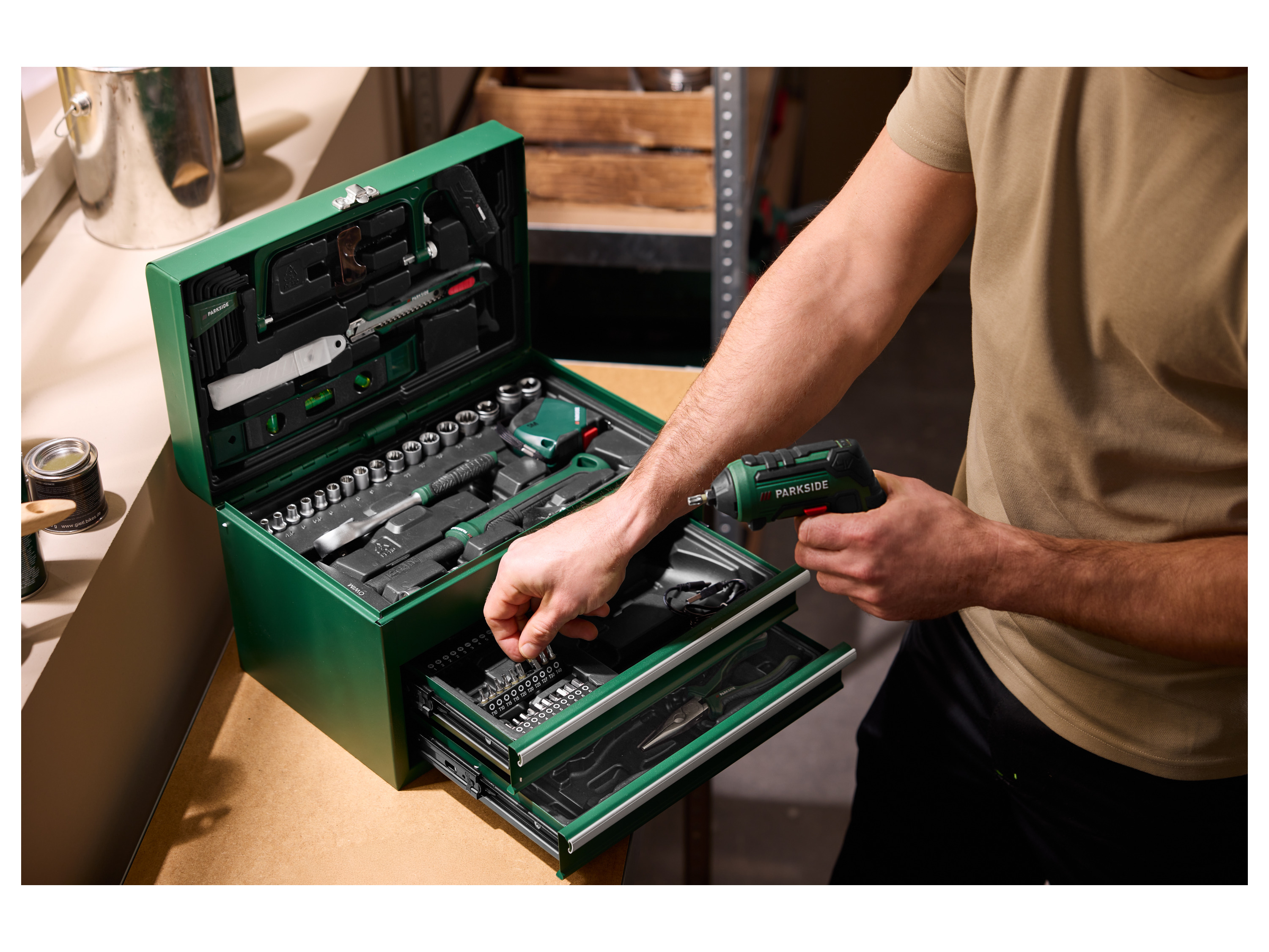 PARKSIDE® Werkzeugkoffer mit 4 V - Akkuschrauber »PWBM A1«, 92-teilig – Bild 2 von 4
