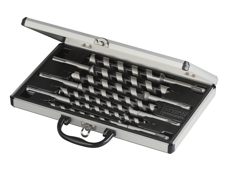 Ein Satz verschiedener Bohrbits in einem Aluminiumkoffer.