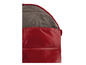 Ein roter Schlafsack, geöffnet, geeignet zum Campen.