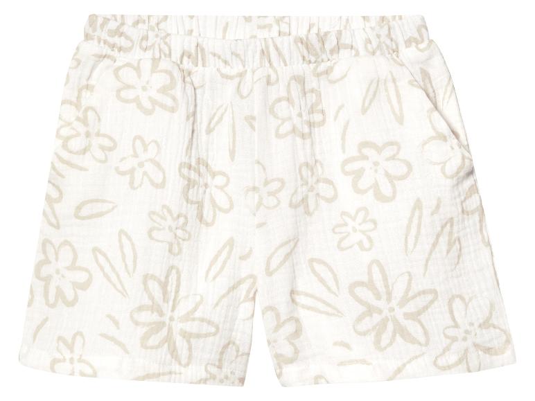Kinder-Shorts mit hellbeigem Blumenmuster.