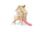 Hölzernes Spielhaus für Kinder mit roter Rutsche und Leiter.