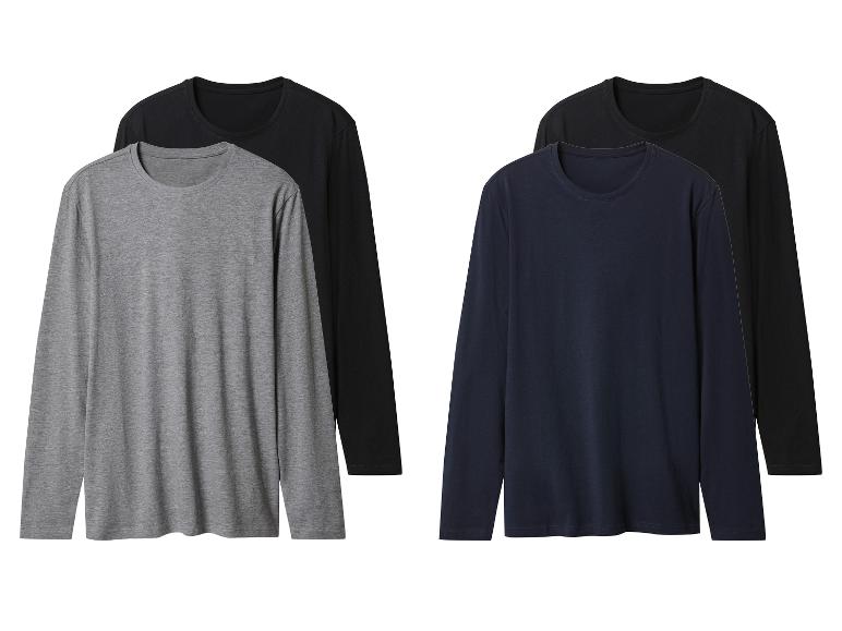 Vier Langarm-T-Shirts in Grau, Schwarz und Marineblau.