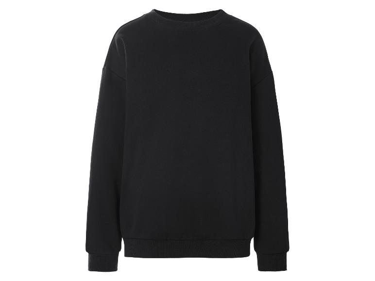 Schwarzes Sweatshirt auf weißem Hintergrund.