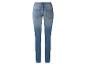 Damenjeans mit hellblauem und dunkelblauem Ombré-Effekt.