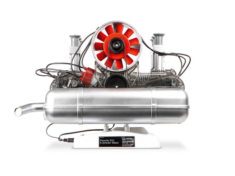 Porsche 911 6-Zylinder Boxer Motormodell, mit sichtbaren Details und Spezifikationen.
