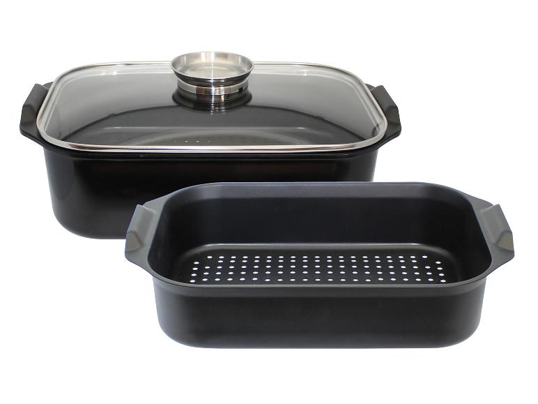 Schwarzer rechteckiger Bräter mit Glasdeckel und perforiertem Einsatz