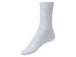 Ein Paar weiße Socken mit gerippter Textur.