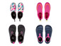 Vier Paar Wasserschuhe, darunter Crivit-Modelle mit Blumenmuster.