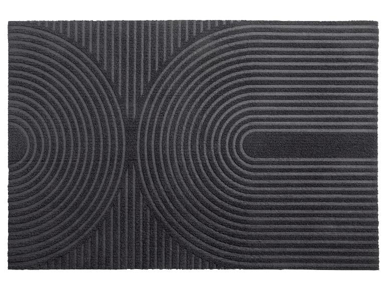 Eine dunkelgraue Fußmatte mit geometrischem Muster.