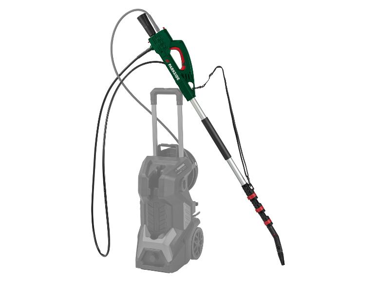 PARKSIDE Teleskop-Hochdruckreinigerlanze mit einem Hochdruckreiniger im Hintergrund