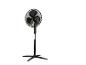 Schwarzer Standventilator mit rundem Gitter und stabilem Fuß
