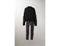 Set aus schwarzem Rollkragenpullover in Wickeloptik und Leggings mit Leopardenmuster.