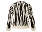 Ein schwarz-weiß gestreifter Pullover mit Zebra-Muster.