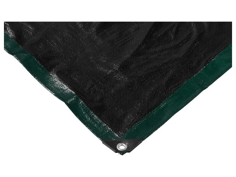 Nahaufnahme einer schwarzen Plane mit grünem Rand und einer Metallöse in der Ecke.