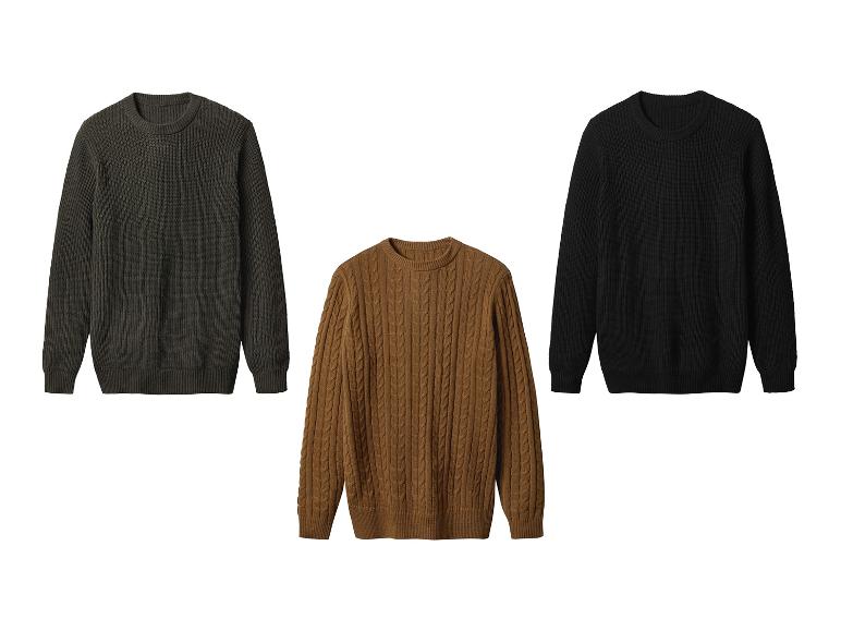 Drei Pullover: ein dunkelgrüner, ein brauner und ein schwarzer.