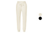 Beige Jogginghose aus weichem Fleece-Material.