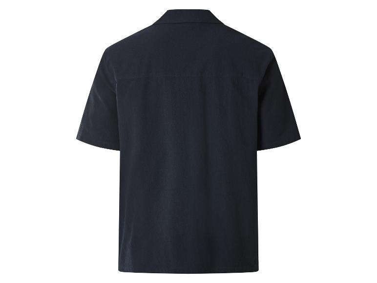 Dunkelblaues Kurzarmhemd mit Kragen, Rückansicht.