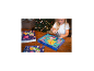 Mädchen öffnet FRANZIS 'Adventskalender Kinder' mit Hexen-Thema