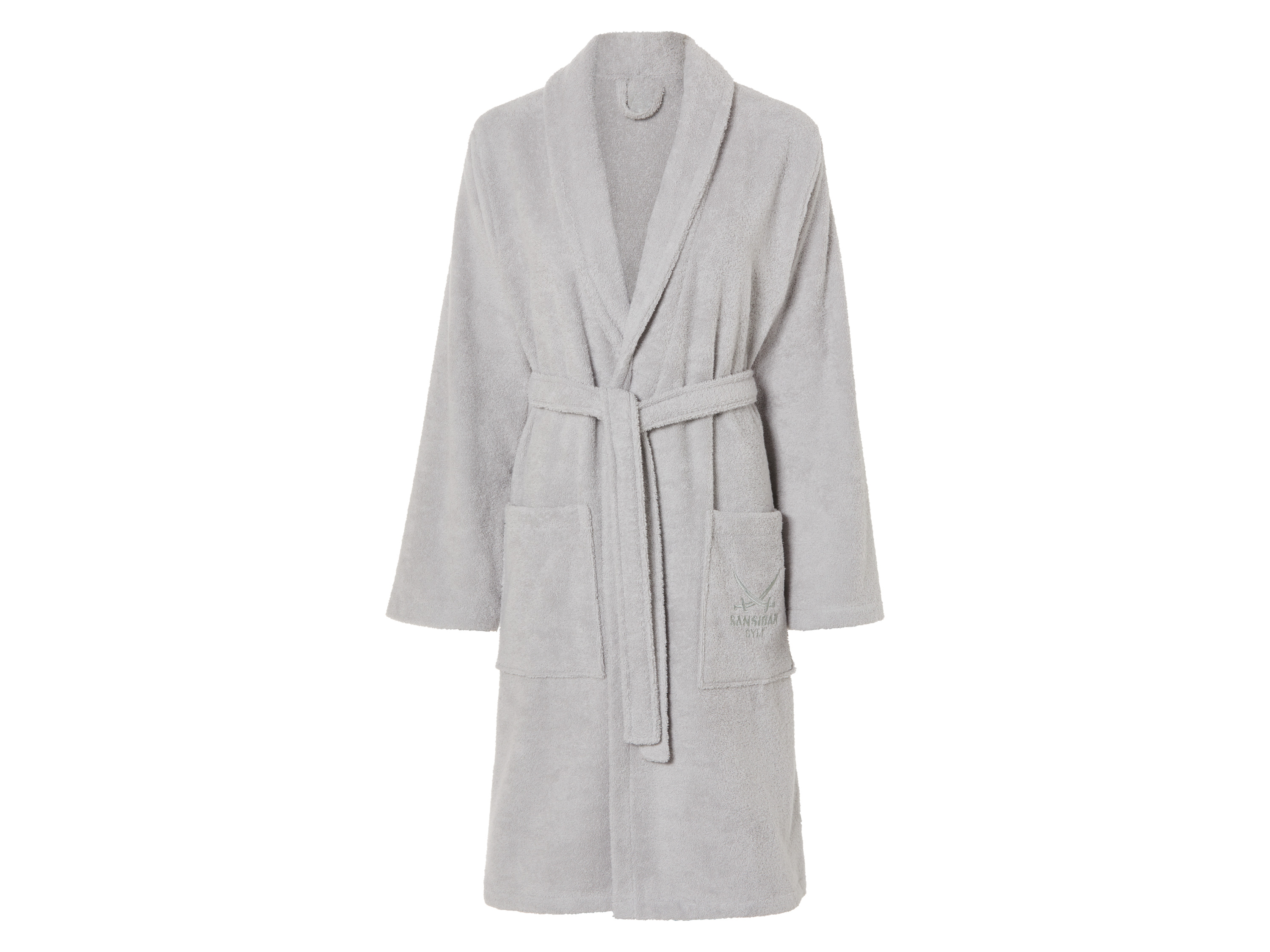 SANSIBAR Bademantel (Hellgrau, L)““ | hellgrau Material 100 % Baumwolle Pflegehinweise waschen bei max. 60 °C nicht bleichen schonende Trocknung im Wäschetrockner bei max. 60 °C bügeln bis 150 °C Stufe 2. Dampfbügeleisen kann verwendet werden nicht trockenreinigen Größen S – XL Meine Lidl-Größe – so einfach gehts Deine Größe findest du in der Lidl-Größentabelle . Oeko-Tex® Made IN Green Labelnummer: M27M50142 Hohenstein Htti Das unabhängige Label Oeko-Tex® Made IN Green ermöglicht ein über die Lieferkette nachverfolgbares Produktlabel für alle Arten von Textilien. Es gibt dir die Gewissheit, dass das Textilprodukt unter folgenden Aspekten produziert wurde: Produkt- und Verbrauchersicherheit durch Prüfung auf Schadstoffe Umweltverantwortung bei Prozessen und Beschaffung durch Optimierung des Chemikalienmanagements und der Abwasserqualität Soziale Verantwortung durch faire Löhne