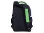 Schwarzer Rucksack mit grünen Akzenten, Seitenansicht.