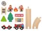 Holz-Feuerwehrstation-Eisenbahnset mit Feuerwehrleuten, Feuerwehrauto und Zubehör.