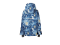 Rückseite einer blau gemusterten Skijacke mit Kapuze