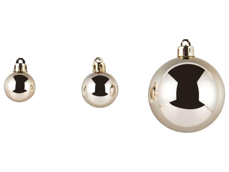 Drei silberne Weihnachtskugeln in verschiedenen Größen.