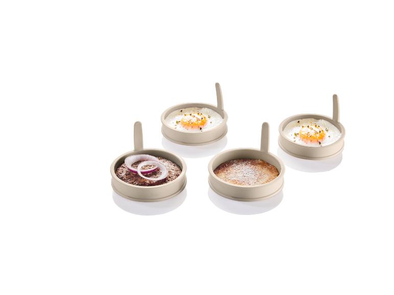 Vier Silikonformen mit Spiegeleiern, einem Hamburger und einem Pfannkuchen.