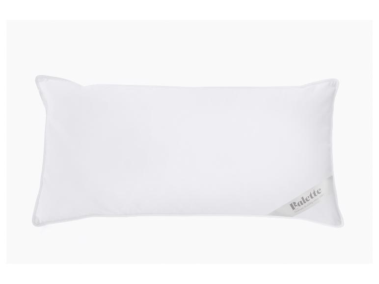 Weißes Balette Premium Bedding Kissen mit Logo in der unteren rechten Ecke.