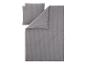 Graues gestreiftes Bettwäsche-Set, bestehend aus einem Bettbezug und zwei Kissenbezügen.