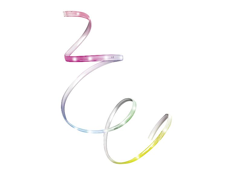 Buntes LED-Lichtband auf weißem Hintergrund gewickelt.