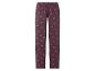 Pflaumenfarbene Pyjamahose mit rosa Herzmuster.