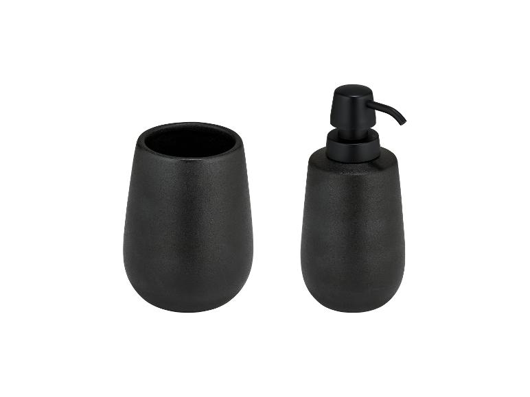 Mattschwarzes Seifenspender- und Zahnbürstenbecher-Set aus Keramik.