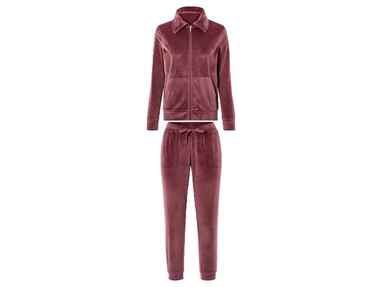 Ein bordeauxroter Trainingsanzug aus Samt.