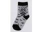 Graue Halloween-Socke mit Frankenstein-Monster und Fledermäusen, mit „HAPPY HALLOWEEN“-Text.