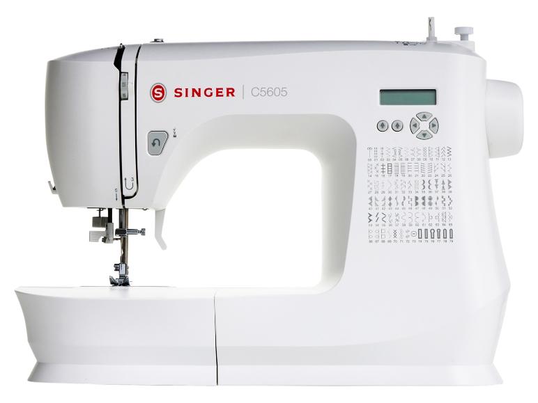 Weiße Nähmaschine mit Digitalanzeige und verschiedenen Stichmustern.