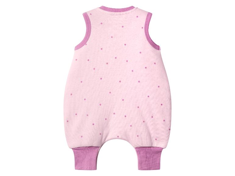 Rosa Babyschlafsack mit Sternenmuster und lila Bündchen