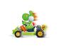 CARRERA Mario Kart Spielzeug-Kart mit Yoshi, der mit hoher Geschwindigkeit fährt.