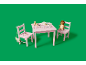 Rosa Kindertisch und zwei Stühle mit Waldtier-Designs, Alphabet-Bausteinen und Kunstbedarf.