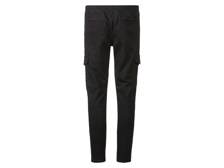 Schwarze Cargohose mit elastischem Bund.