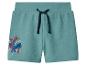 Petrolfarbene Jungen-Shorts mit Superhelden-Print und dunkelblauem Kordelzug.