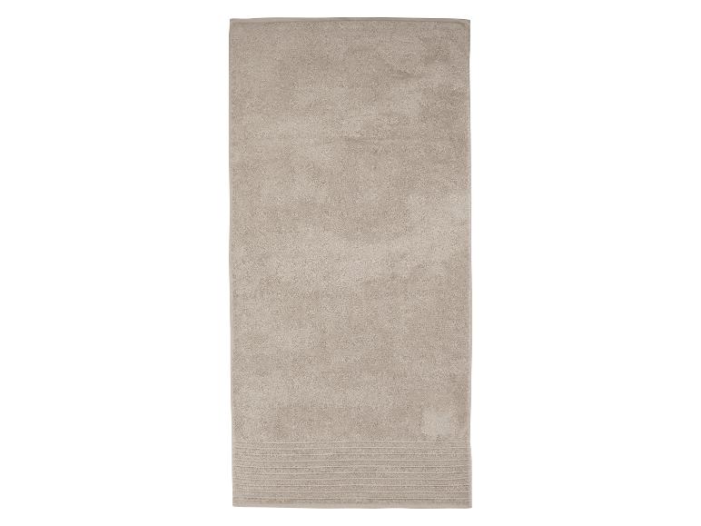 Beiges Badetuch mit gestreiftem Rand