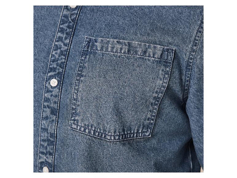 Jeanshemd mit Tasche und Knöpfen.